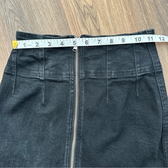 We The Free People Women Size 25 (2) Black Denim Zip Front Mini Skirt 14” Grunge - Picture 6 of 7